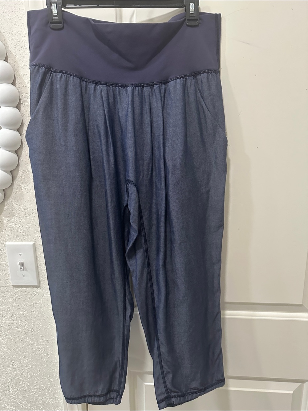 lululemon athletica Navy Blue Pull-On Capris